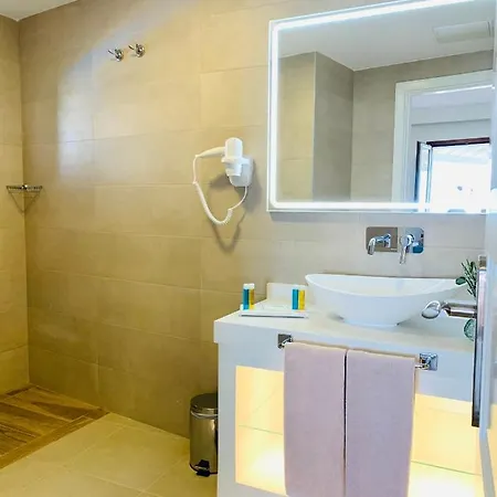 Ereza Lobos Villa