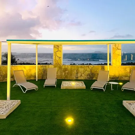 Ereza Lobos Villa *